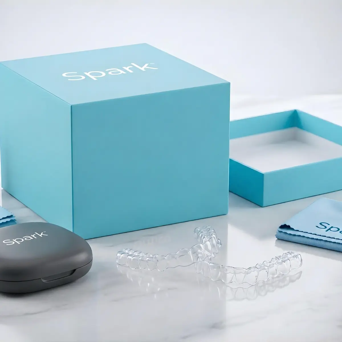 Kit SPARK con caja, estuche y alineadores invisibles